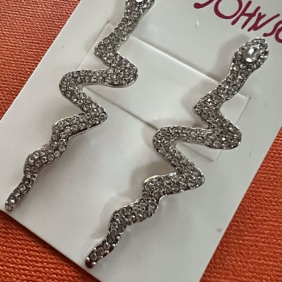🐍 Betsey Johnson sparkling silver & crystal slithering snake earrings 🐍 - Picture 2 of 5